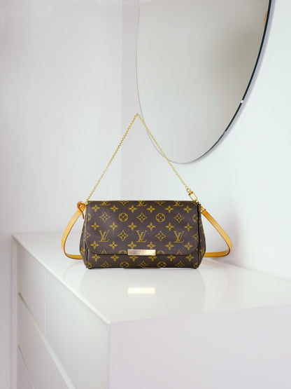 Louis Vuitton Vintage Favorite MM Shoulder Crossbody Bag
