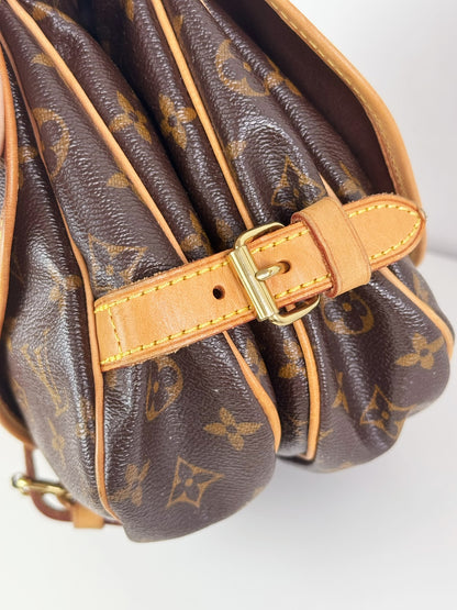 Louis Vuitton Vintage Saumur 30 Shoulder Crossbody Bag