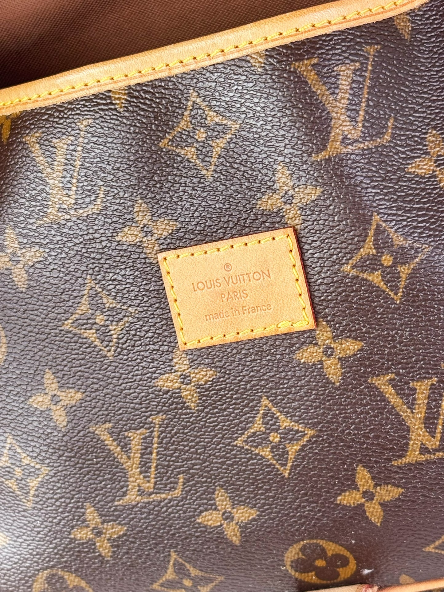 Louis Vuitton Vintage Saumur 30 Shoulder Crossbody Bag
