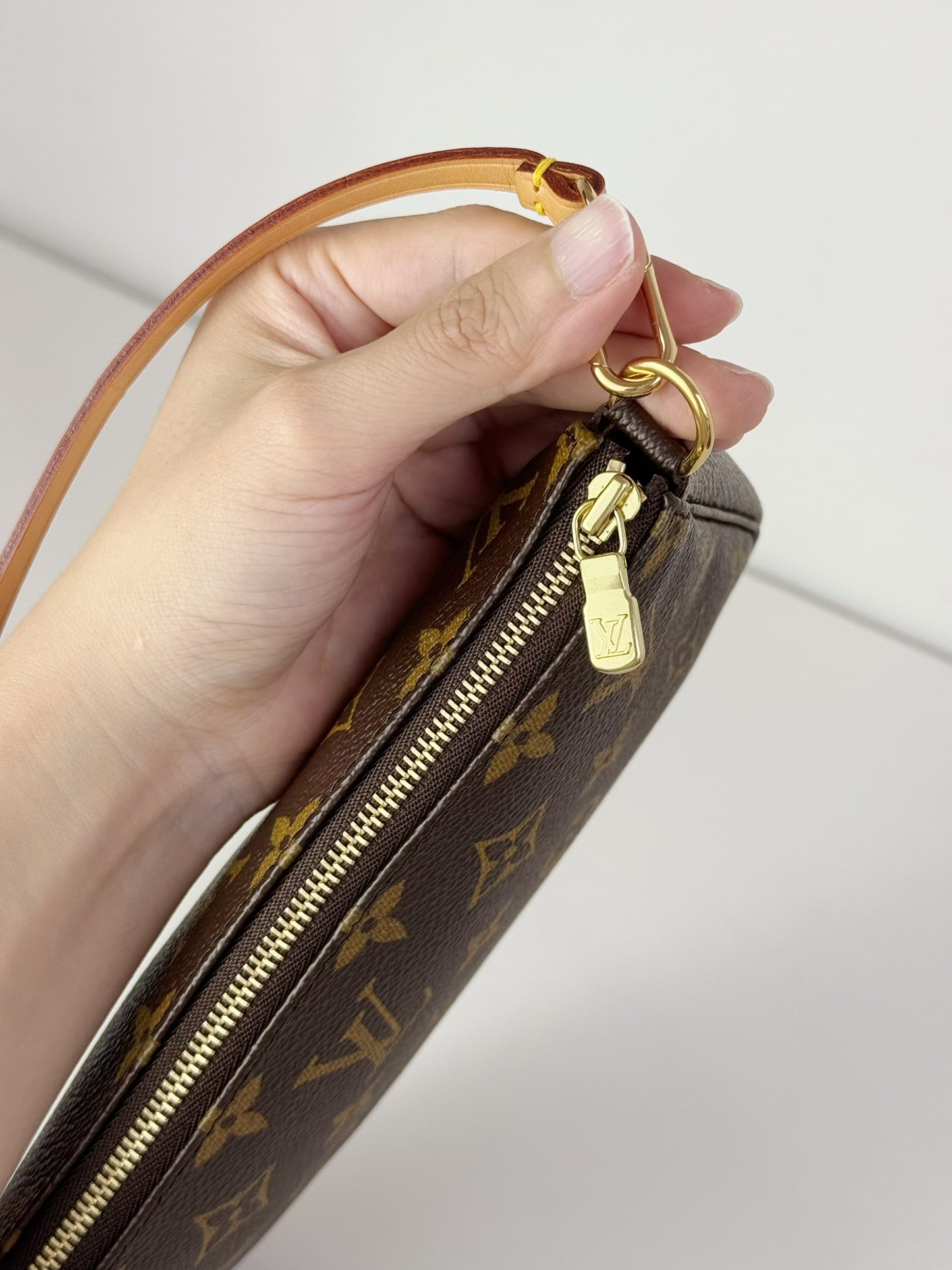 Louis Vuitton Vintage Pochette Accessoires Shoulder Crossbody Bag