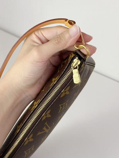 Louis Vuitton Vintage Pochette Accessoires Shoulder Crossbody Bag