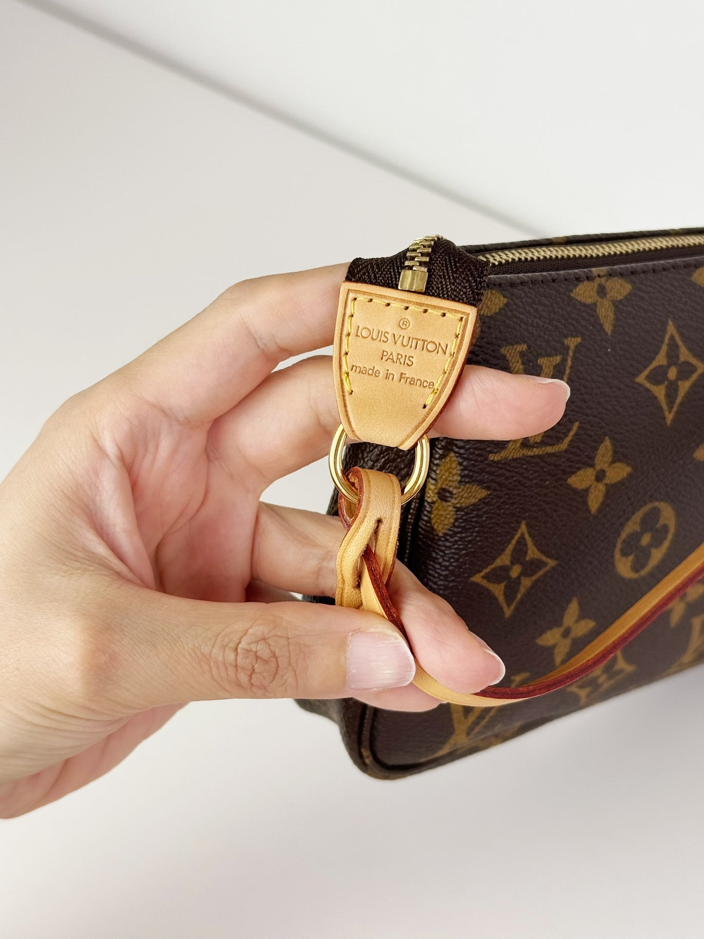 Louis Vuitton Vintage Pochette Accessoires Shoulder Crossbody Bag