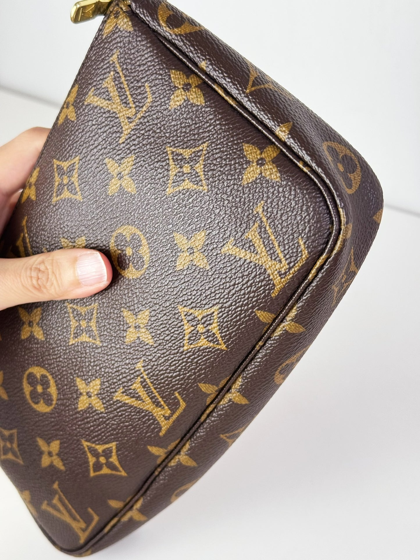 Louis Vuitton Vintage Pochette Accessoires Shoulder Crossbody Bag