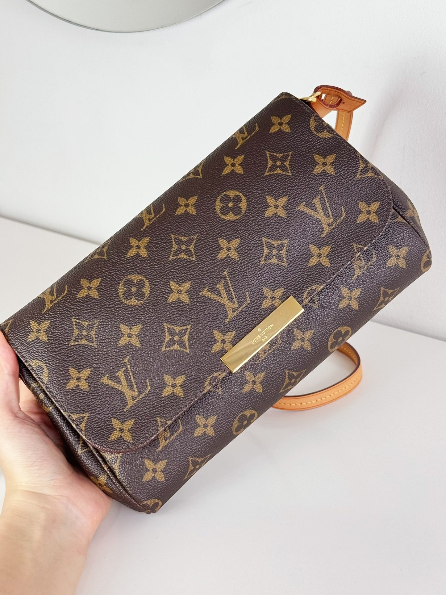Louis Vuitton Vintage Favorite MM Shoulder Crossbody Bag