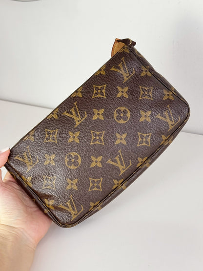 Louis Vuitton Vintage Pochette Accessoires Shoulder Crossbody Bag