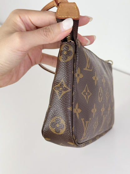 Louis Vuitton Vintage Pochette Accessoires Shoulder Crossbody Bag