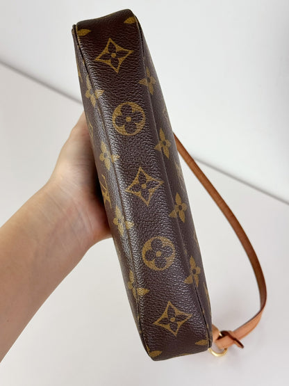 Louis Vuitton Vintage Pochette Accessoires Shoulder Crossbody Bag