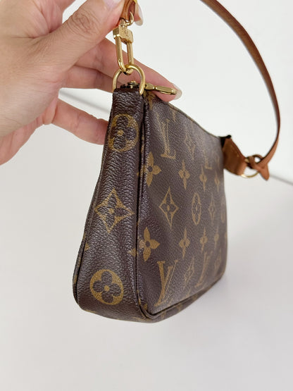 Louis Vuitton Vintage Pochette Accessoires Shoulder Crossbody Bag