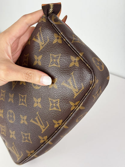 Louis Vuitton Vintage Pochette Accessoires Shoulder Crossbody Bag