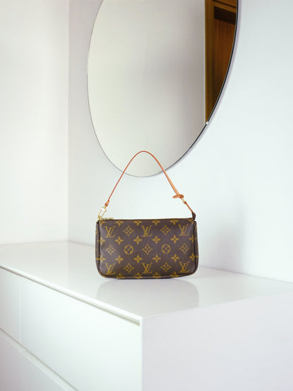 Louis Vuitton Vintage Pochette Accessoires Shoulder Crossbody Bag