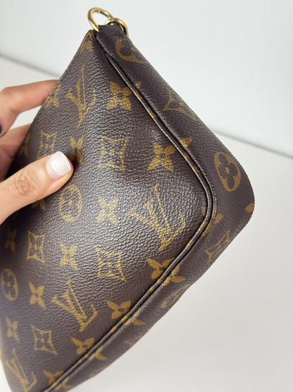 Louis Vuitton Vintage Pochette Accessoires Shoulder Crossbody Bag