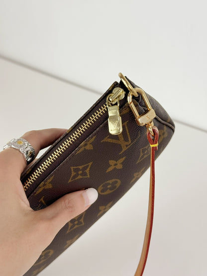 Louis Vuitton Vintage Pochette Accessoires Shoulder Crossbody Bag