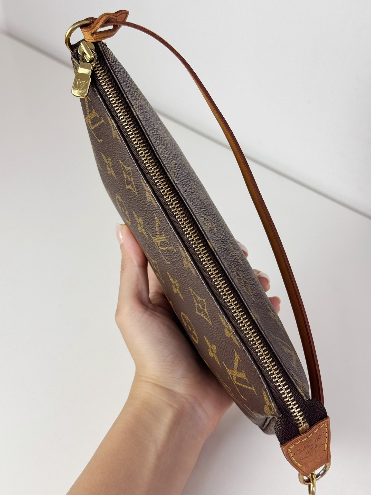 Louis Vuitton Vintage Pochette Accessoires Shoulder Crossbody Bag