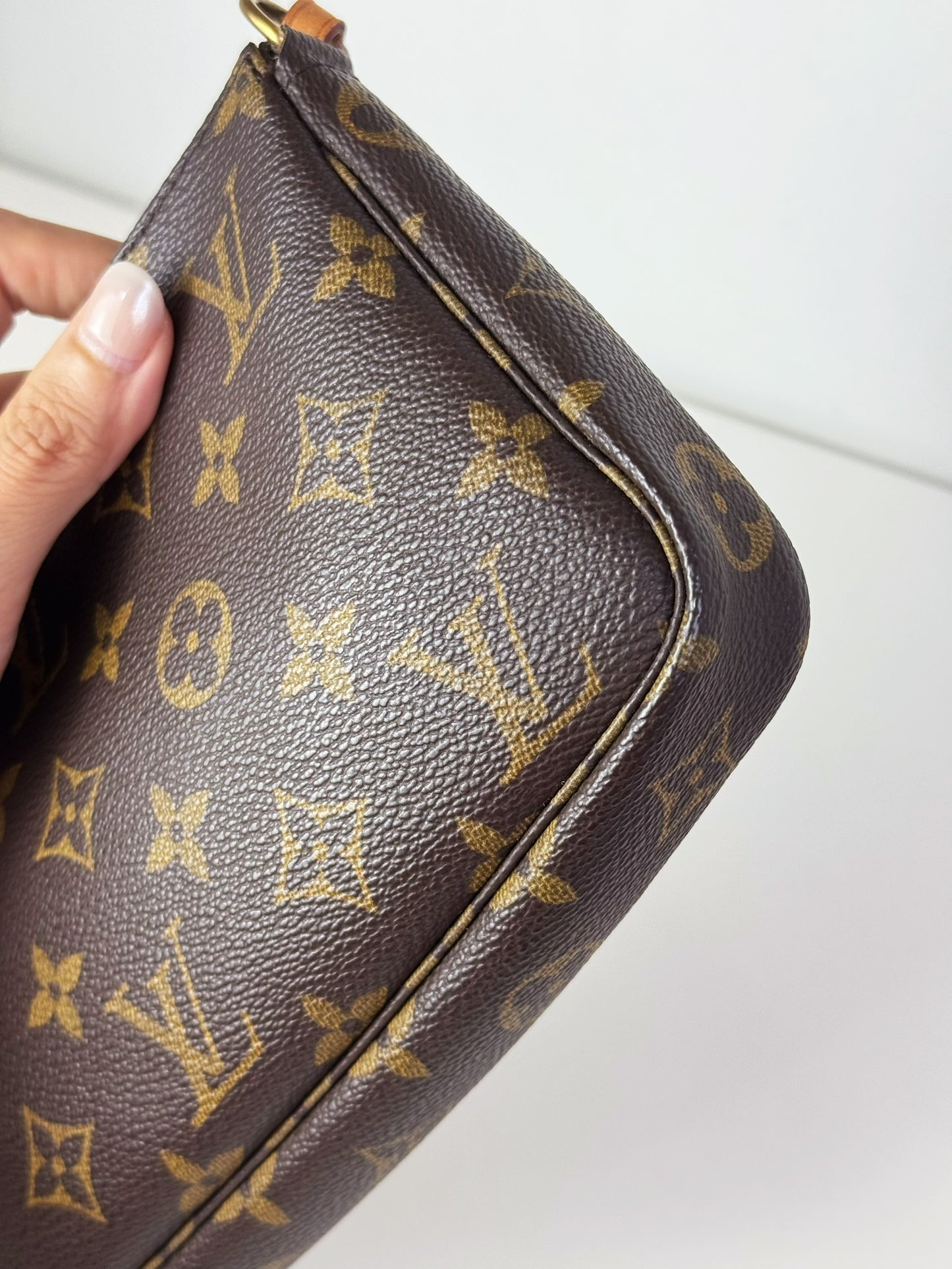 Louis Vuitton Vintage Pochette Accessoires Shoulder Crossbody Bag