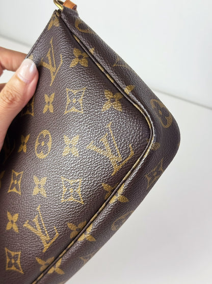 Louis Vuitton Vintage Pochette Accessoires Shoulder Crossbody Bag