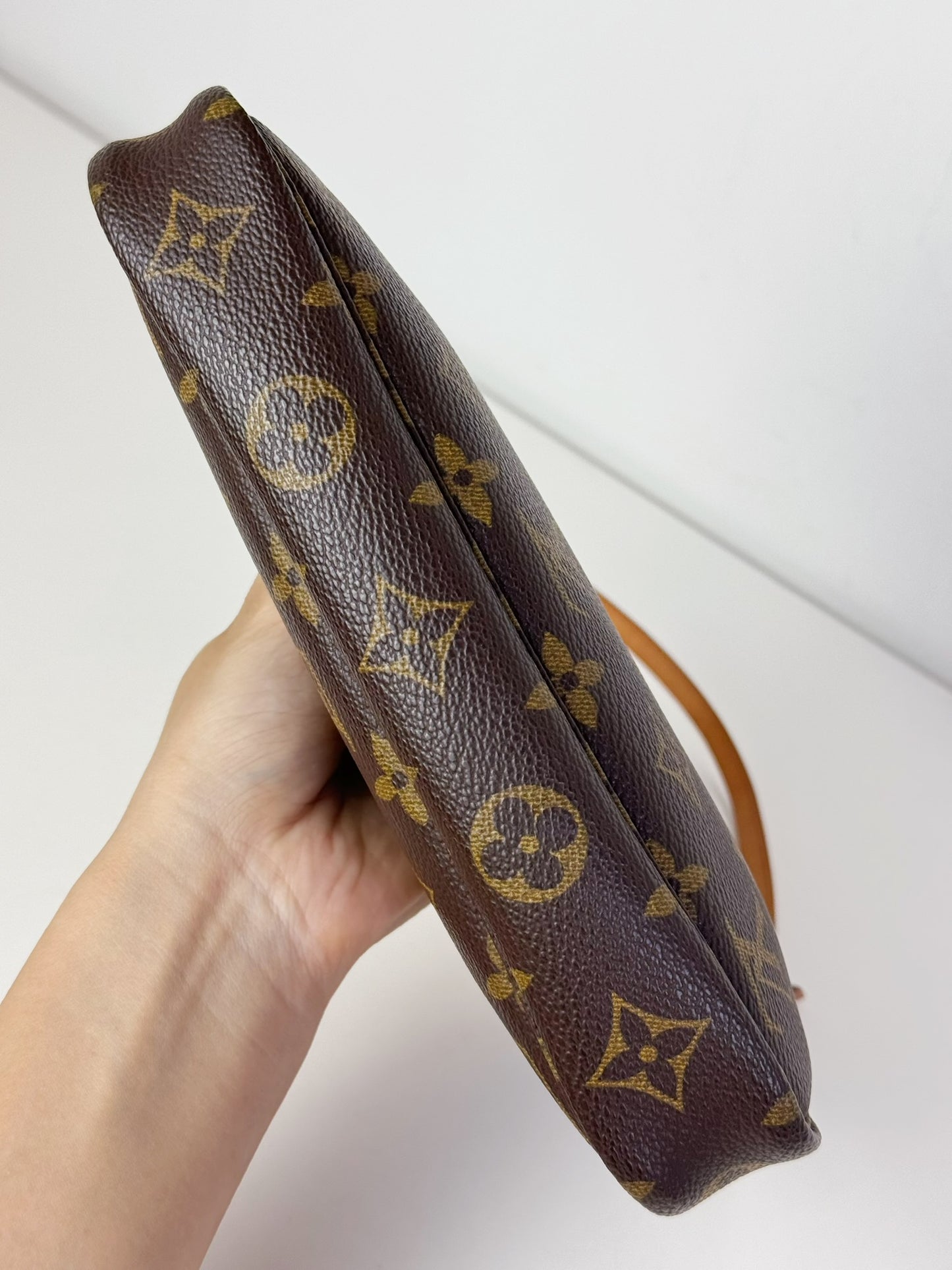 Louis Vuitton Vintage Pochette Accessoires Shoulder Crossbody Bag