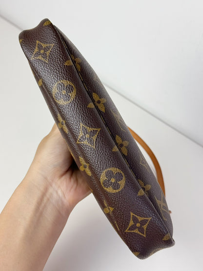 Louis Vuitton Vintage Pochette Accessoires Shoulder Crossbody Bag