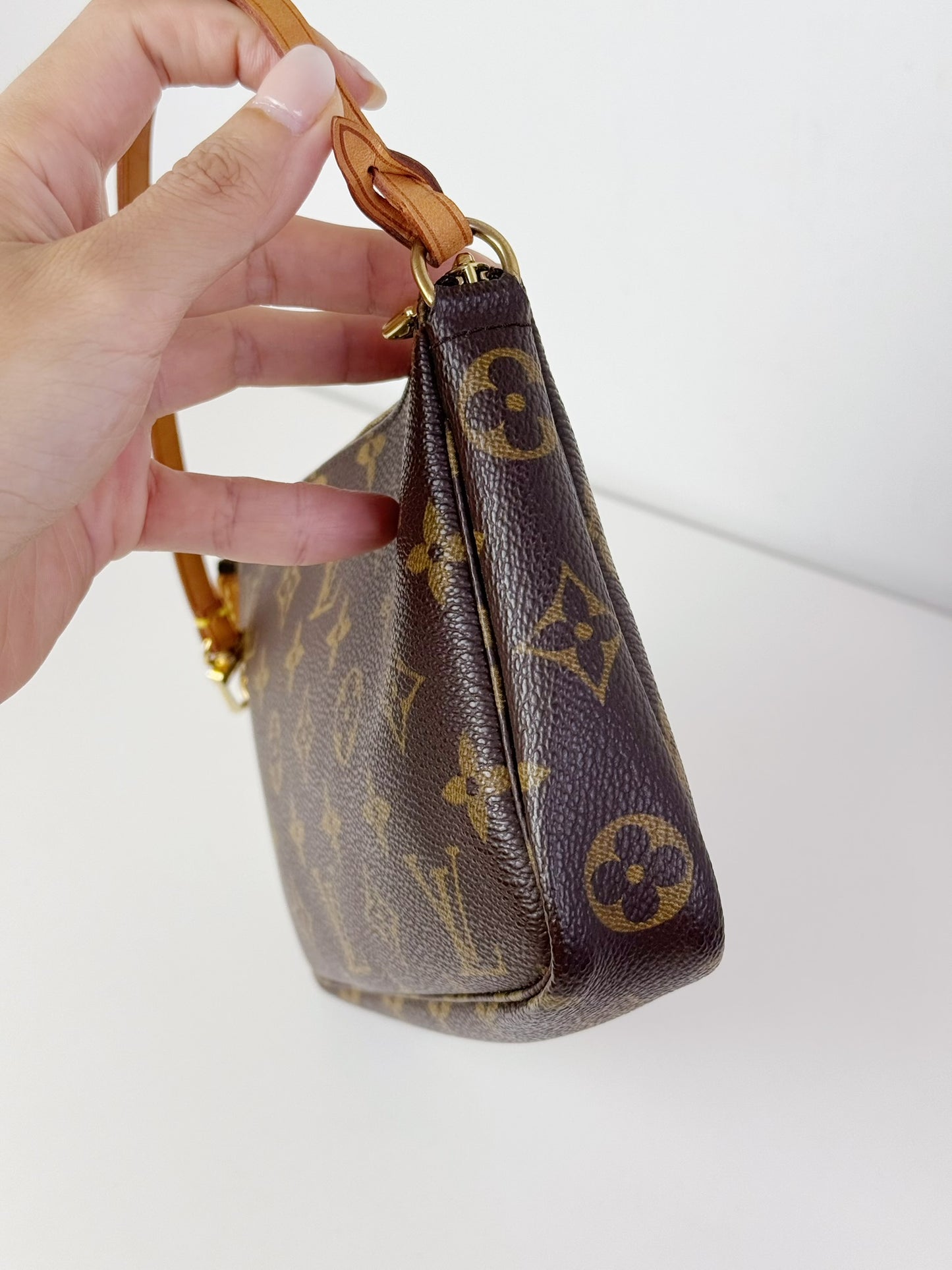 Louis Vuitton Vintage Pochette Accessoires Shoulder Crossbody Bag