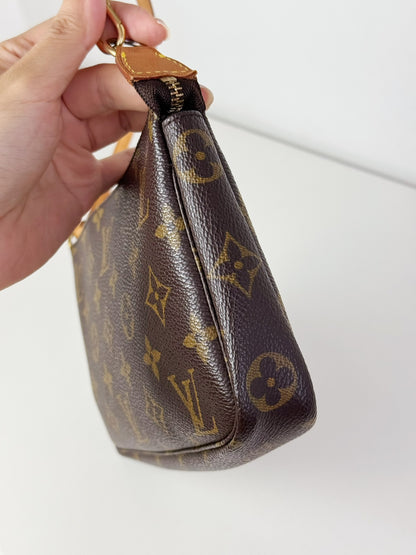 Louis Vuitton Vintage Pochette Accessoires Shoulder Crossbody Bag