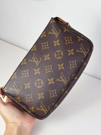 Louis Vuitton Vintage Pochette Accessoires Shoulder Crossbody Bag