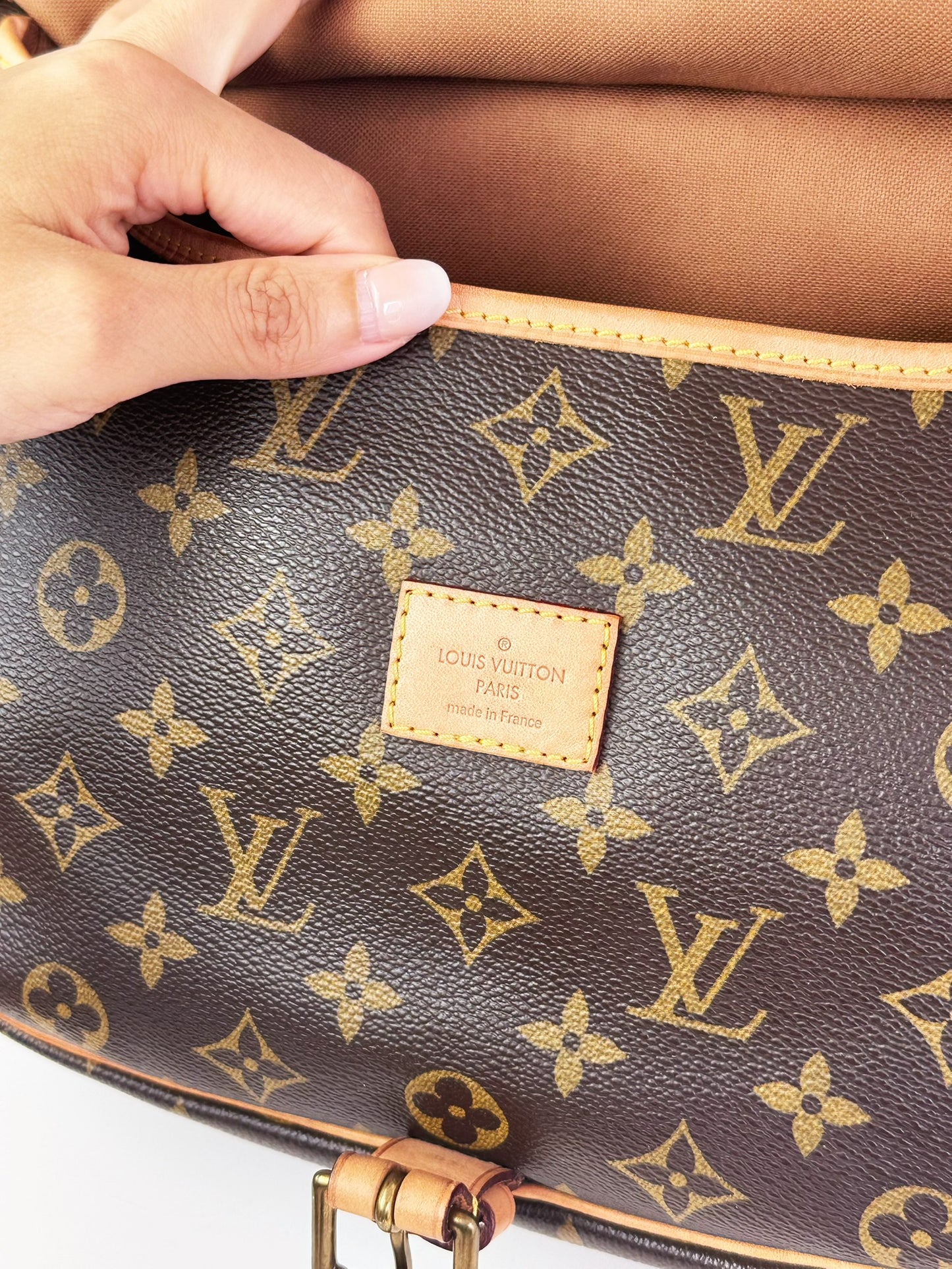 Louis Vuitton Vintage Saumur 30 Shoulder Crossbody Bag