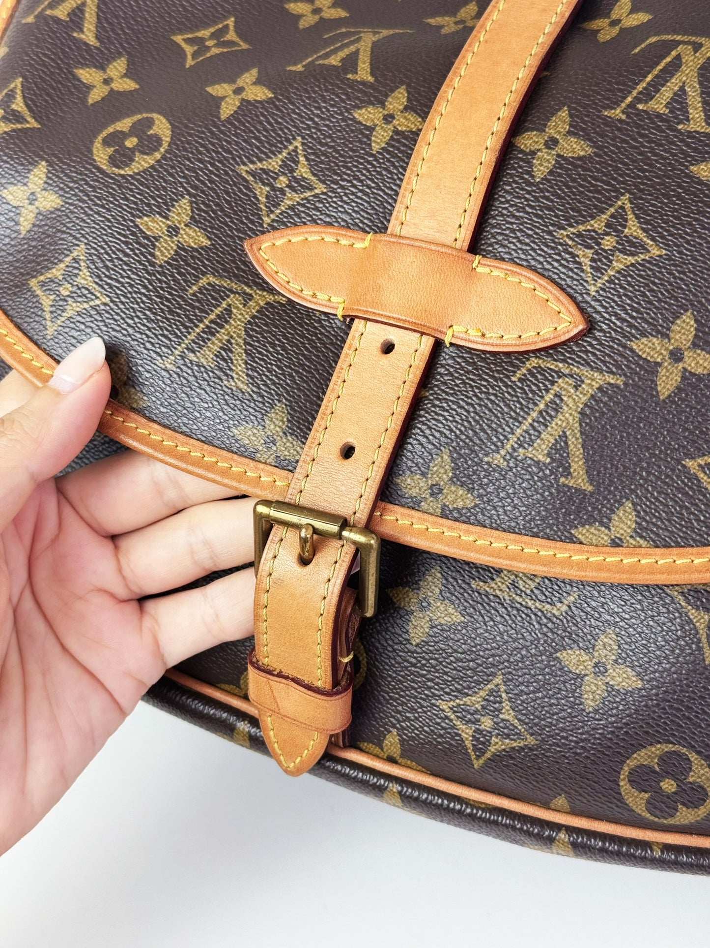 Louis Vuitton Vintage Saumur 30 Shoulder Crossbody Bag