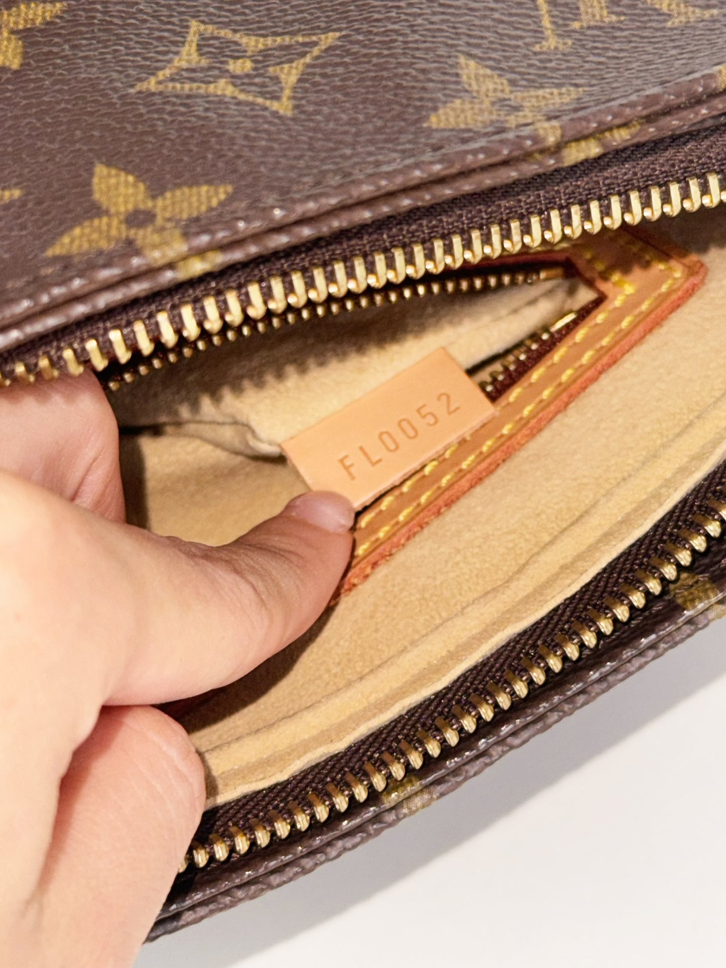 Louis Vuitton Vintage Looping MM Shoulder Bag