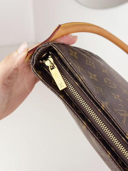 Louis Vuitton Vintage Looping MM Shoulder Bag