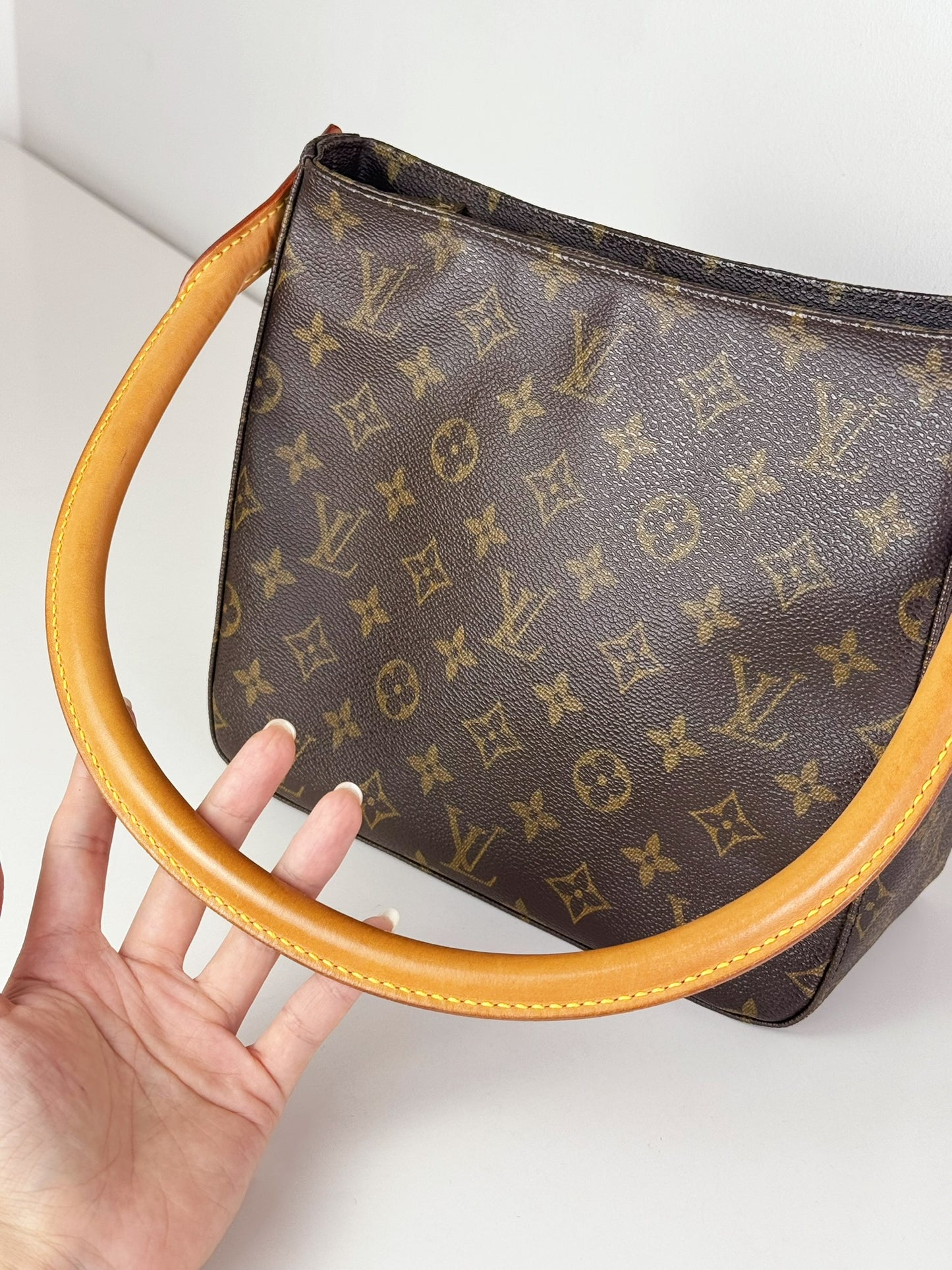 Louis Vuitton Vintage Looping MM Shoulder Bag