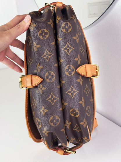 Louis Vuitton Vintage Saumur 30 Shoulder Crossbody Bag
