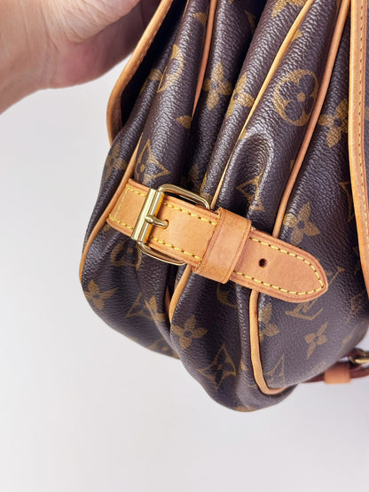 Louis Vuitton Vintage Saumur 30 Shoulder Crossbody Bag