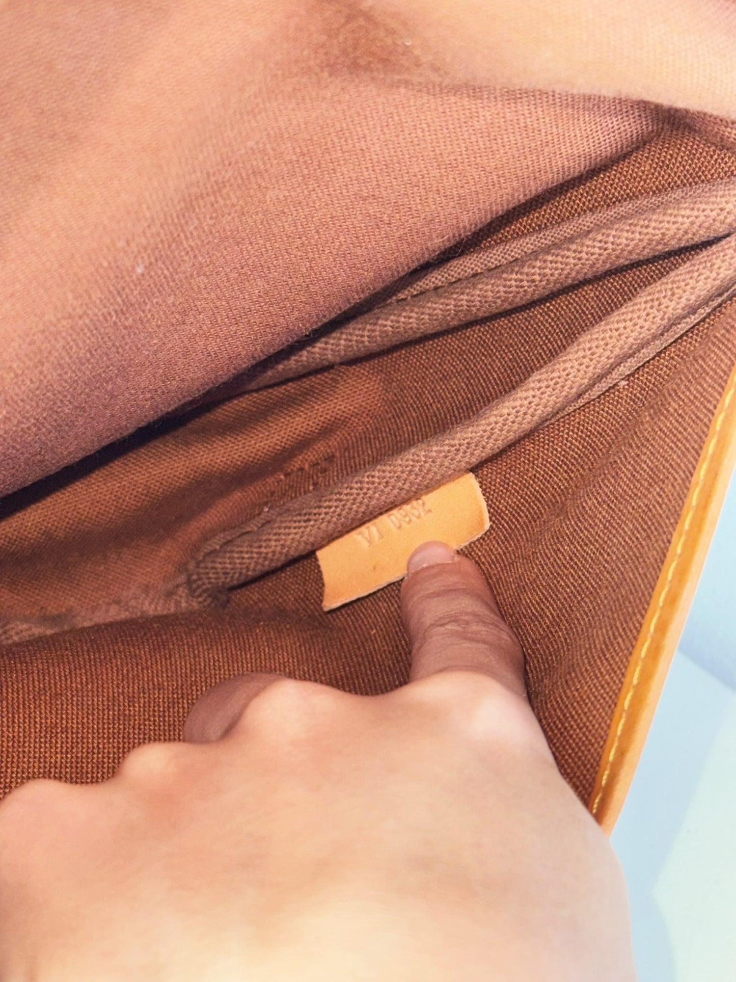 Louis Vuitton Vintage Saumur 30 Shoulder Crossbody Bag