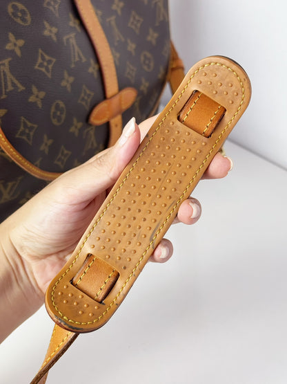 Louis Vuitton Vintage Saumur 30 Shoulder Crossbody Bag