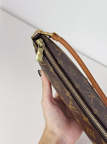 Louis Vuitton Vintage Pochette Accessoires Shoulder Crossbody Bag