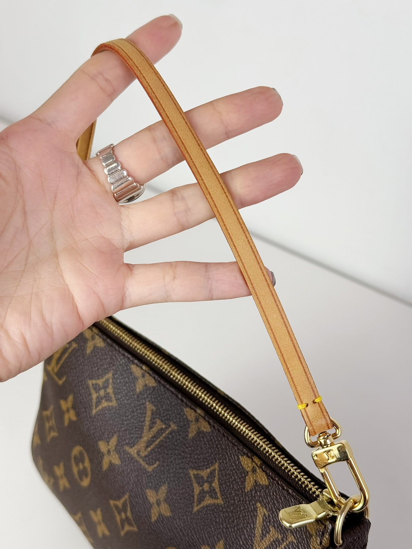 Louis Vuitton Vintage Pochette Accessoires Shoulder Crossbody Bag