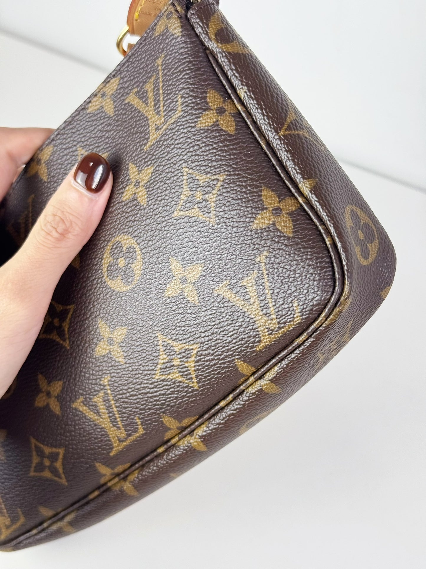 Louis Vuitton Vintage Pochette Accessoires Shoulder Crossbody Bag