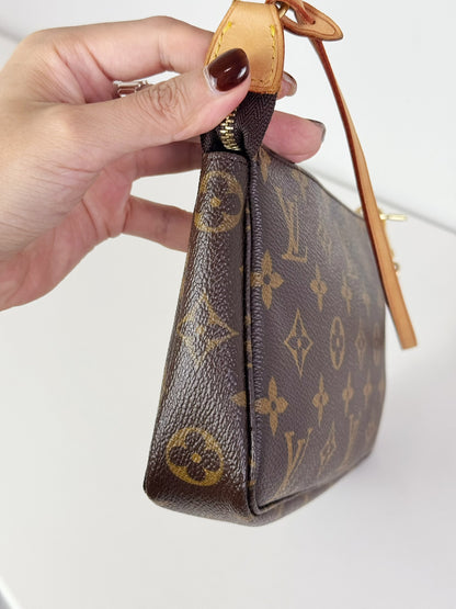 Louis Vuitton Vintage Pochette Accessoires Shoulder Crossbody Bag