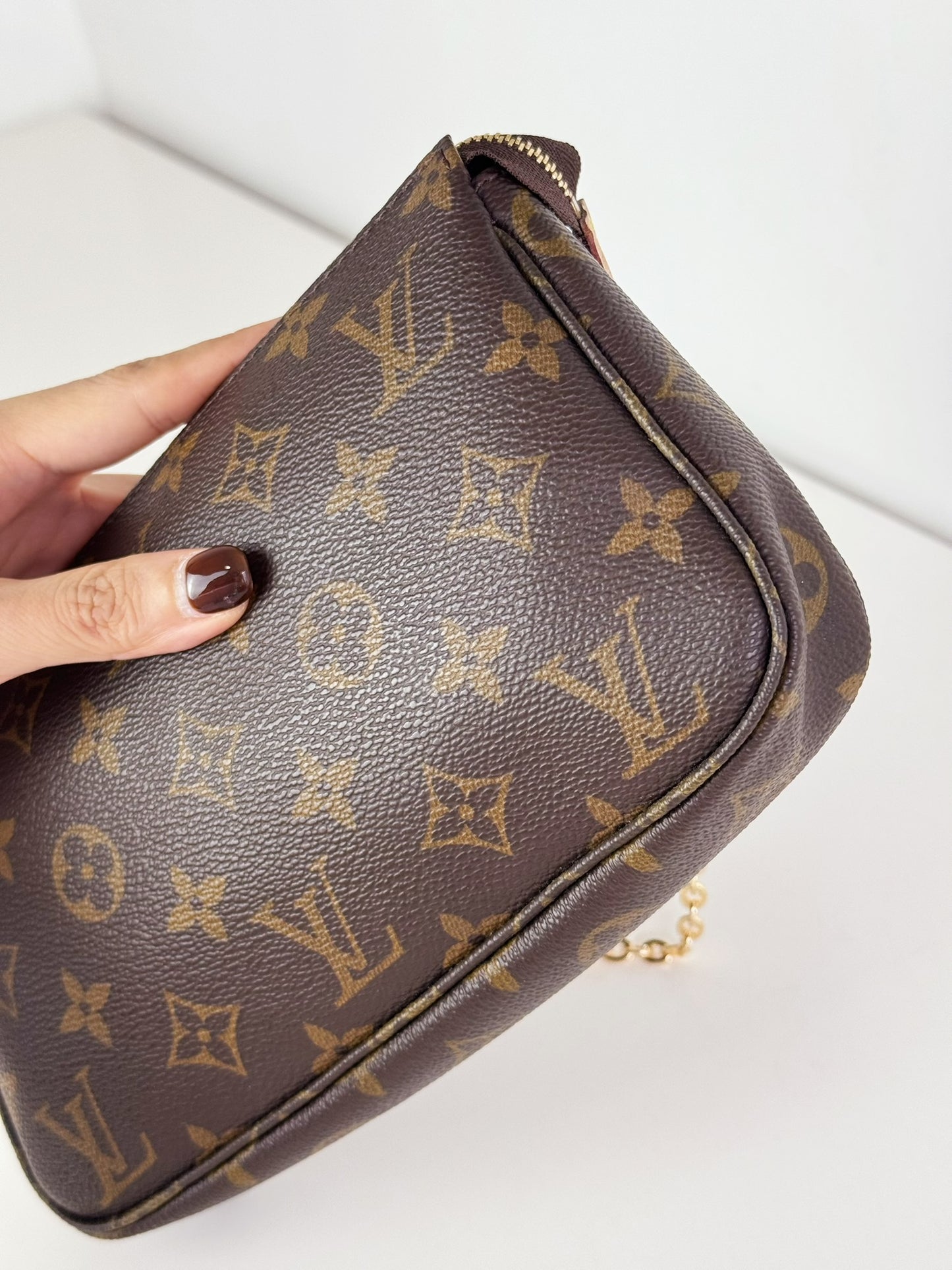 Louis Vuitton Vintage Pochette Accessoires Shoulder Crossbody Bag