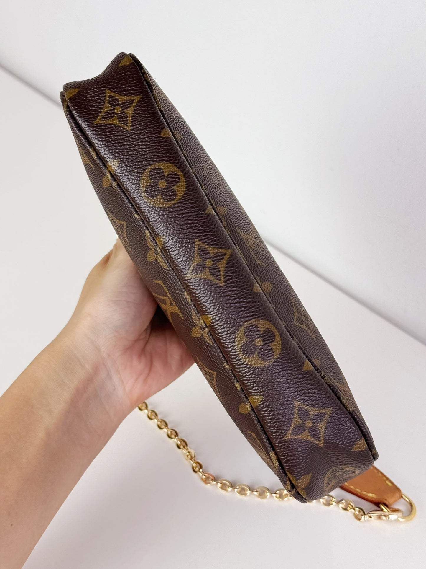 Louis Vuitton Vintage Pochette Accessoires Shoulder Crossbody Bag