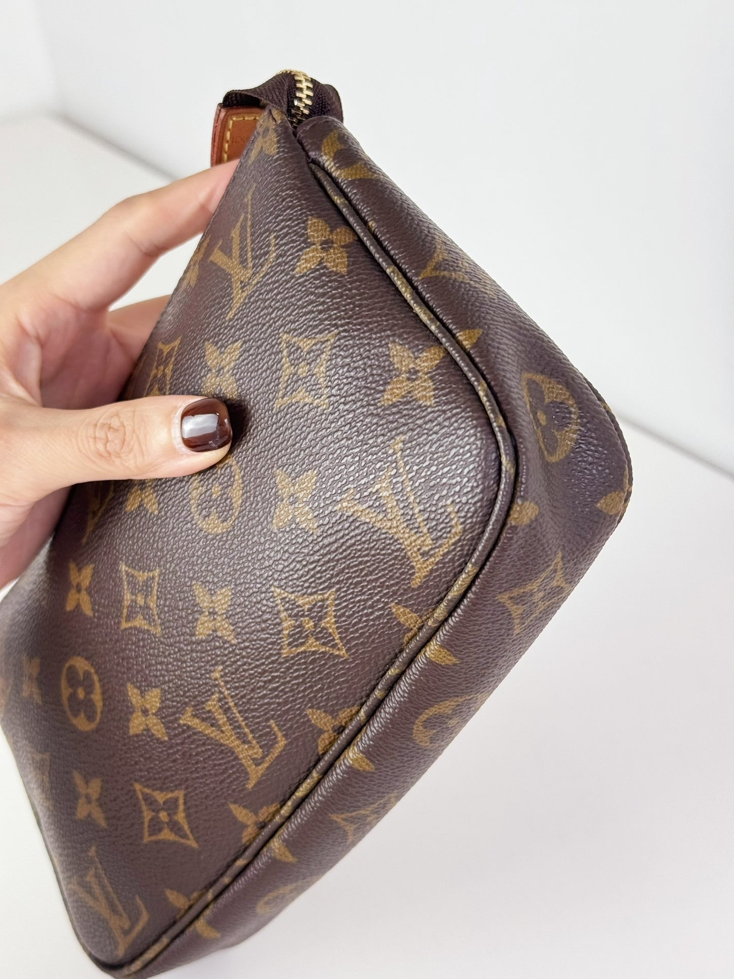 Louis Vuitton Vintage Pochette Accessoires Shoulder Crossbody Bag