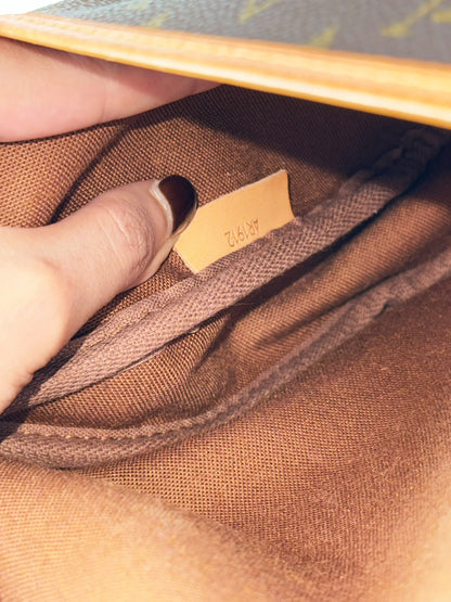 Louis Vuitton Vintage Saumur 30 Shoulder Crossbody Bag