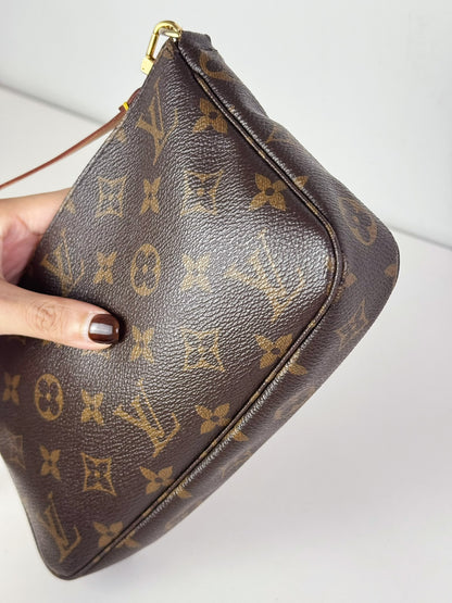 Louis Vuitton Vintage Pochette Accessoires Shoulder Crossbody Bag