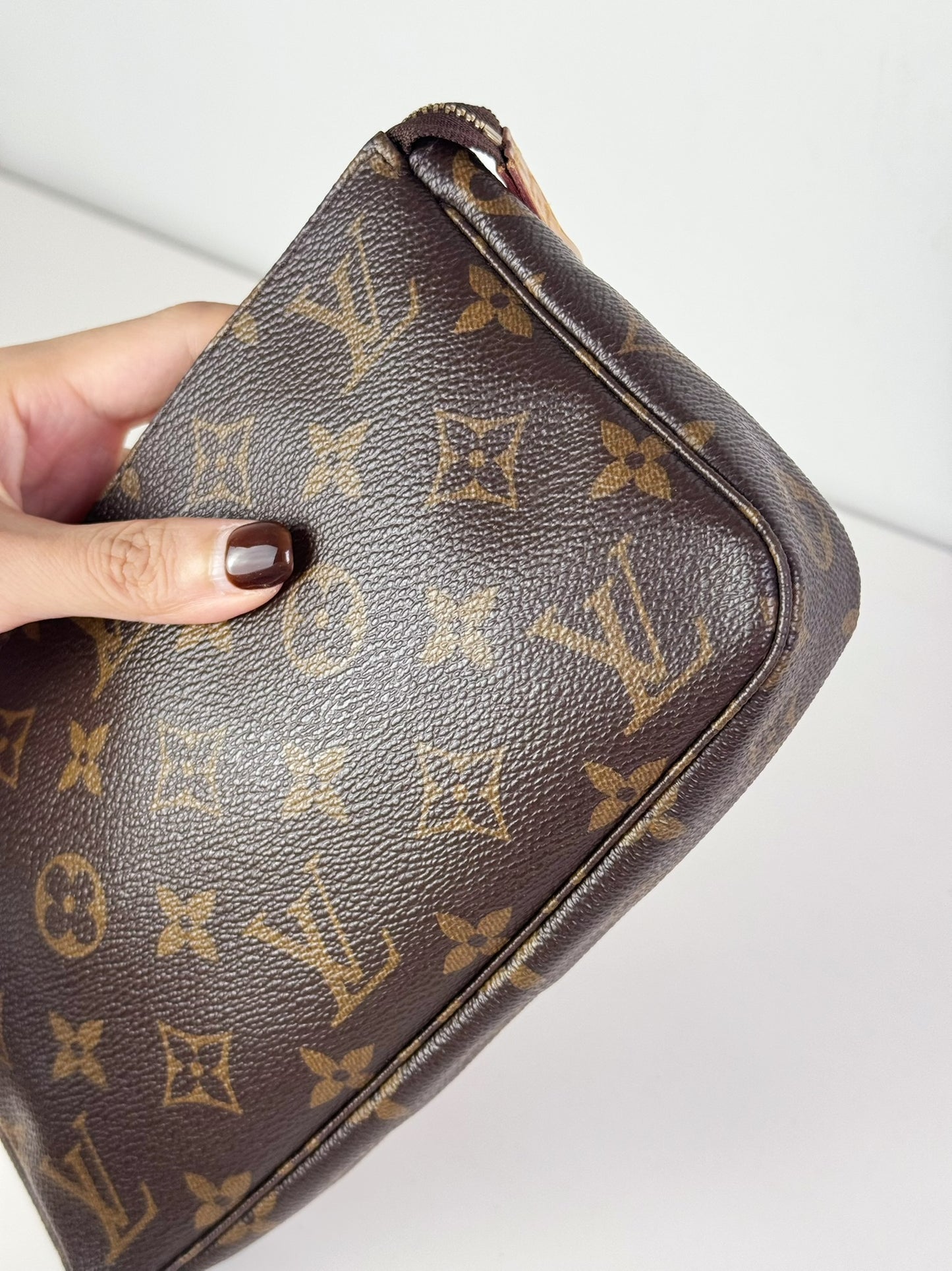 Louis Vuitton Vintage Pochette Accessoires Shoulder Crossbody Bag