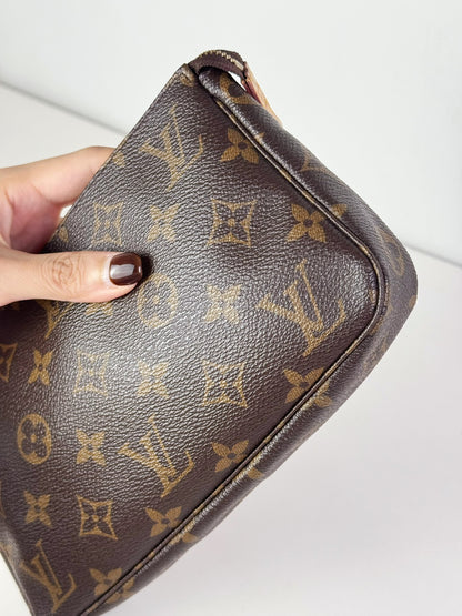 Louis Vuitton Vintage Pochette Accessoires Shoulder Crossbody Bag