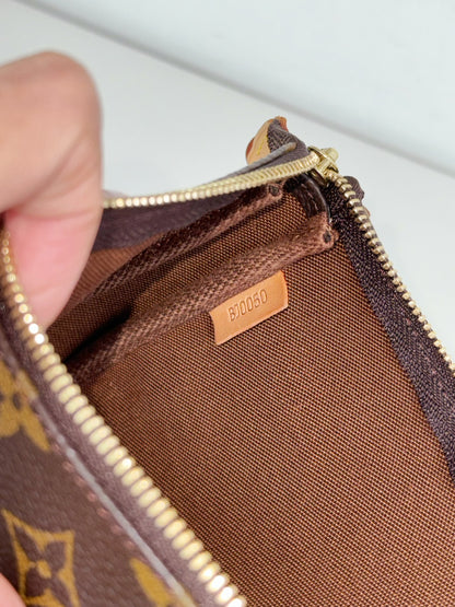Louis Vuitton Vintage Pochette Accessoires Shoulder Crossbody Bag