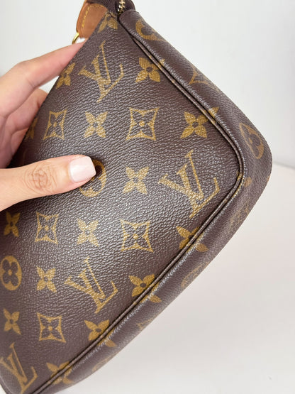 Louis Vuitton Vintage Pochette Accessoires Shoulder Crossbody Bag