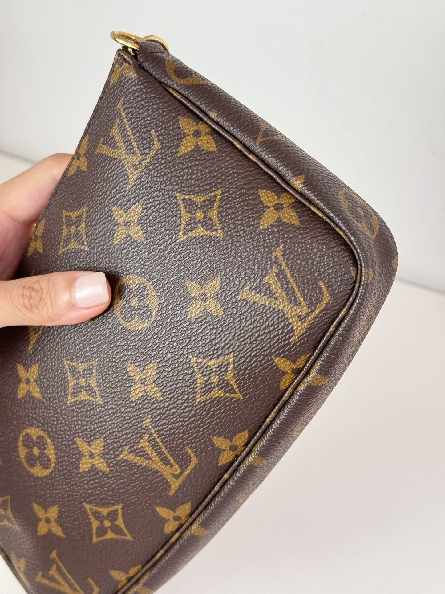 Louis Vuitton Vintage Pochette Accessoires Shoulder Crossbody Bag