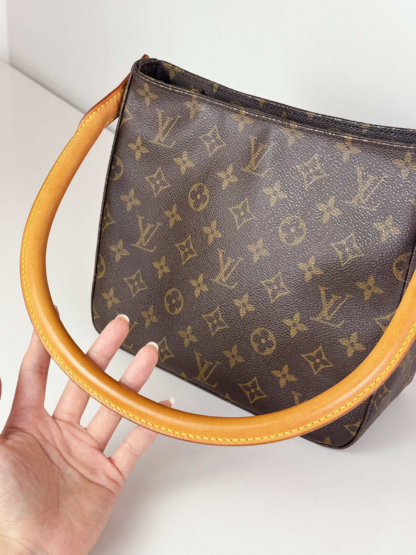 Louis Vuitton Vintage Looping MM Shoulder Bag