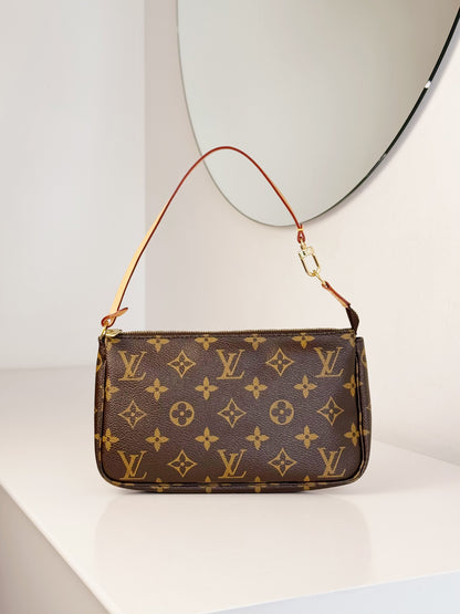 Louis Vuitton Vintage Pochette Accessoires Shoulder Crossbody Bag