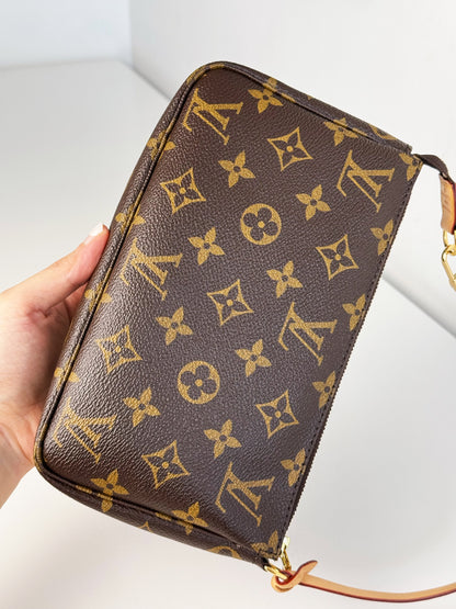 Louis Vuitton Vintage Pochette Accessoires Shoulder Crossbody Bag